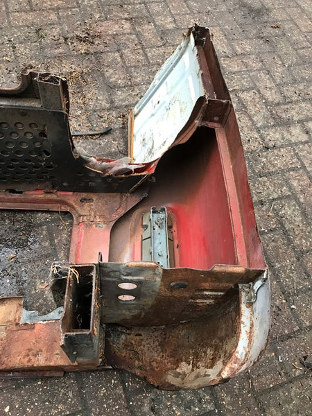 72-79 Bay Rear Clip Cut Corner section Valance Shelf